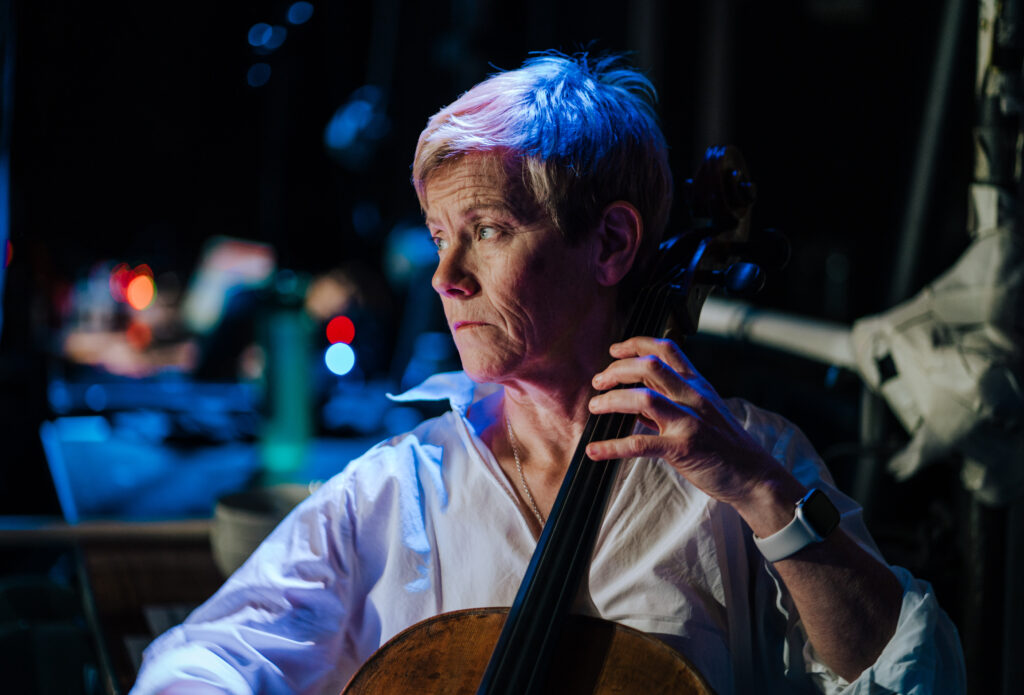 Alison Lawrance, Cello